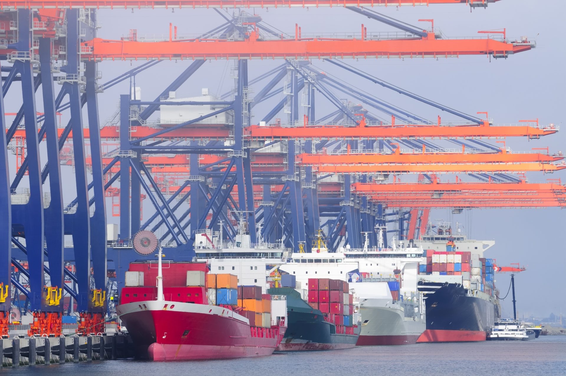Harbour transport and logistics